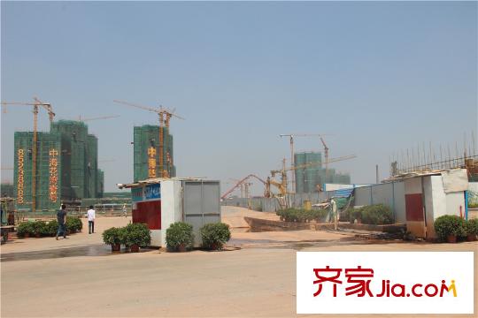 华发中央公园项目一路之隔的中海花湾壹号