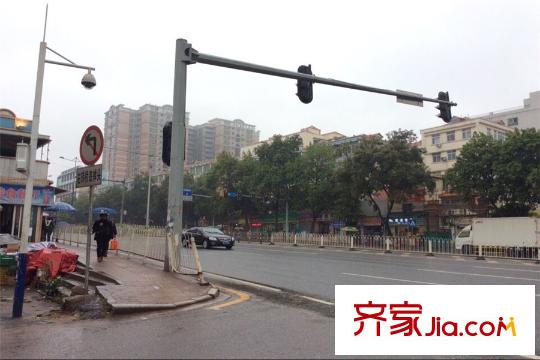 华发中央公园项目项目附近鹤洞路