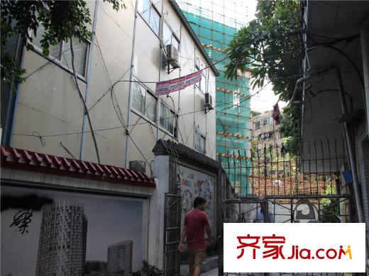 君荟名轩隔壁小区,距离项目约5米