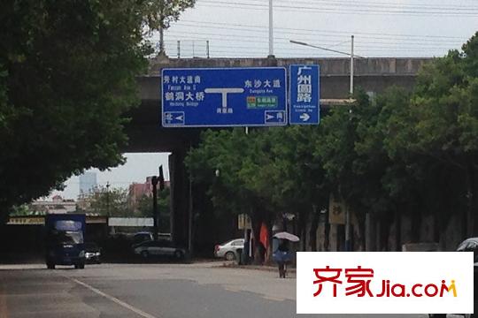 富凯星堤离项目约500米左右的公路