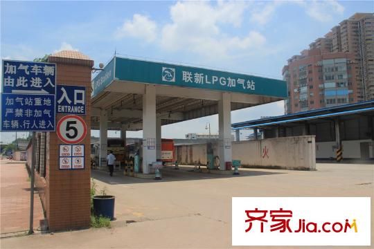 中海花湾壹号距离项目100米的芳村大道南加油站