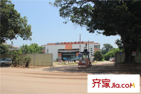 葛洲坝・保利曼城广钢工人体育馆,距离项目约50米