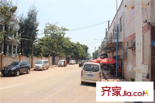 葛洲坝・保利曼城街道,距离项目约200米