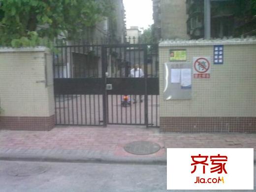 昌岗中路102号大院外景图