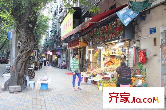 方圆・越秀时光距离约200米的水果摊