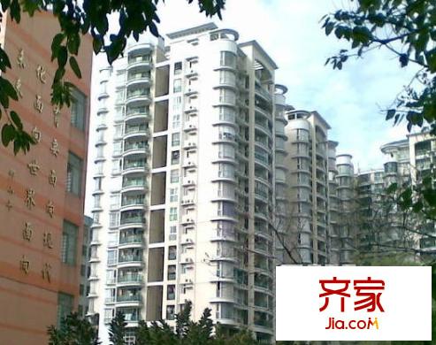 信步闲庭外景图