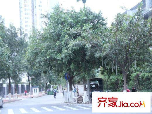 侨鑫汇悦台向西约400米凯旋新世界