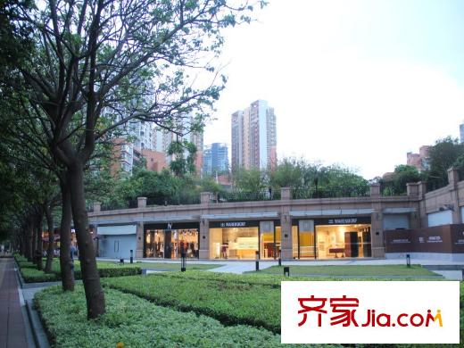 侨鑫汇悦台向西约400米凯旋新世界