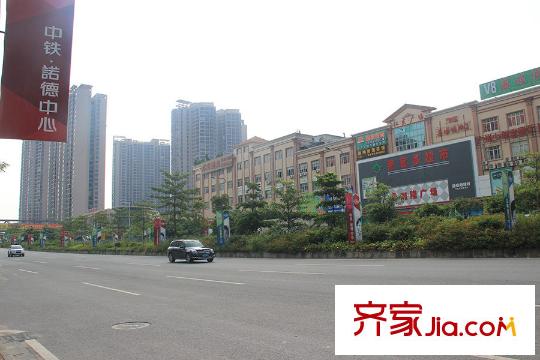 诺德名都离项目约100米左右的宏发广场