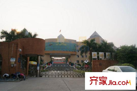 汇东国际花园向南约2500米新塘中学