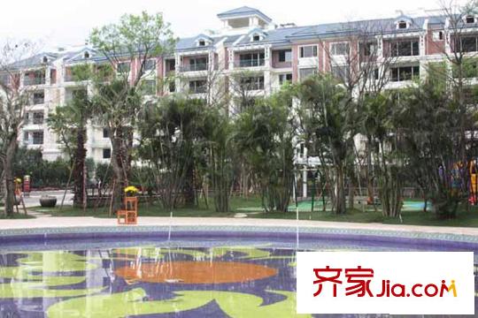 碧桂园豪园小区内部泳池
