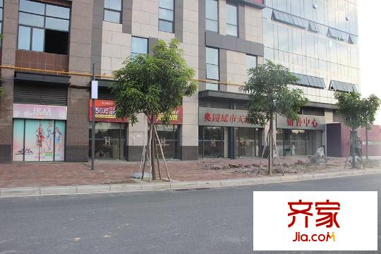 奥园城市天地售楼中心大门(2015.10.24)
