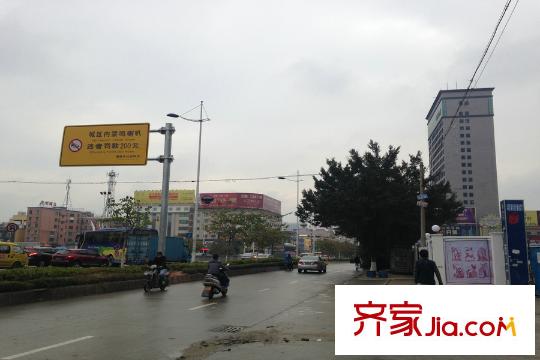 水电广场项目右侧对开的道路景观