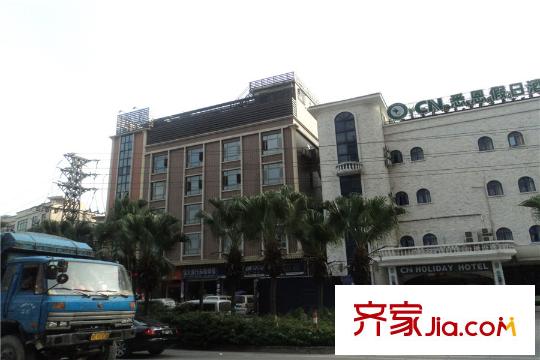 新月明珠花园二期项目悉恩假日酒店,距离项目约30米