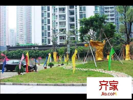 鸿益华府小区花园实景(2013-03-21)