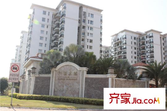 金沙御苑对面的祈福水城,距离项目约50米