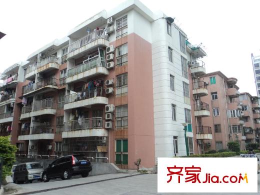 隆泰逸品君庭北侧和润花园