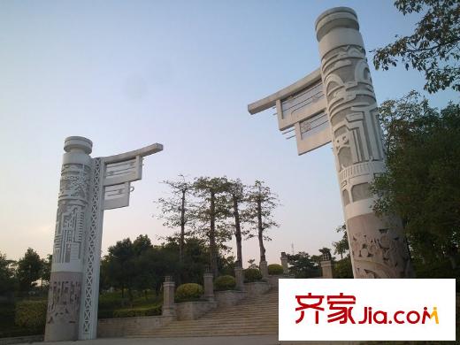 萝岗敏捷广场向东南811米萝岗市民广场