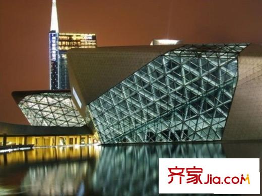 嘉裕公馆向西南约300米的广州歌剧院