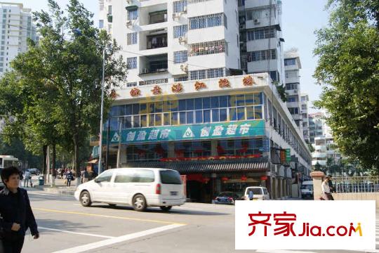 观山苑三期往北约40米超市