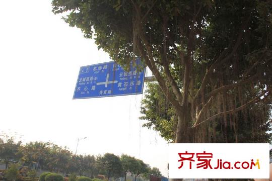 保利云禧项目门口的路牌
