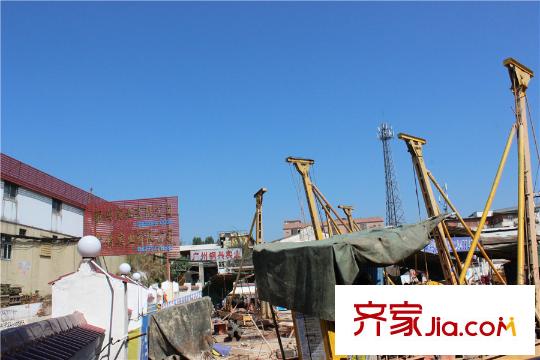 珑・翠地铁7号线钟村站,距离项目大约300多米