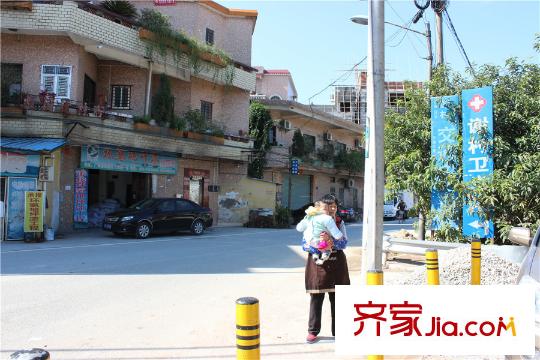 珑・翠谢村,距离项目大约400多米