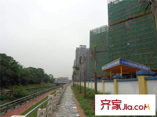 珠江岭南苑距离项目30米的小路