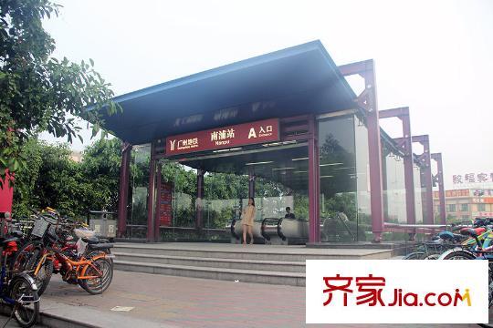 尚岛国际离项目大约50米左右的地铁站