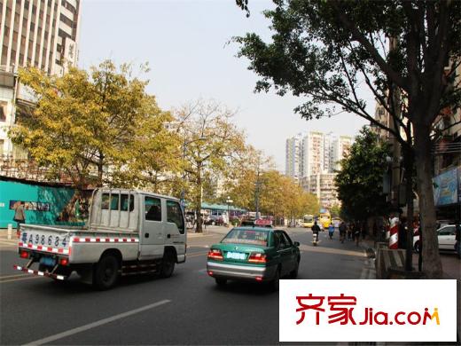 中源御品项目旁道路