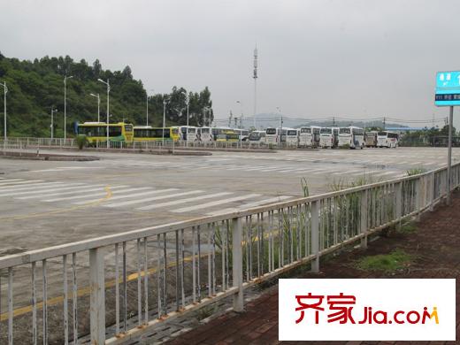 保利・罗兰国际大型公交站(距离项目步行5分钟)