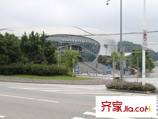 保利・罗兰国际演艺中心(距离项目步行5分钟)