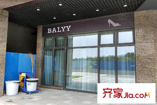 尚东嘉御项目楼下的商铺
