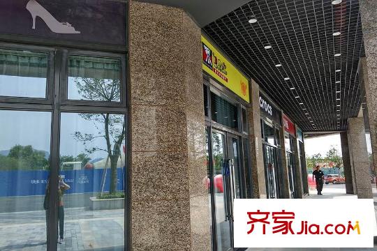 尚东嘉御项目楼下的商铺