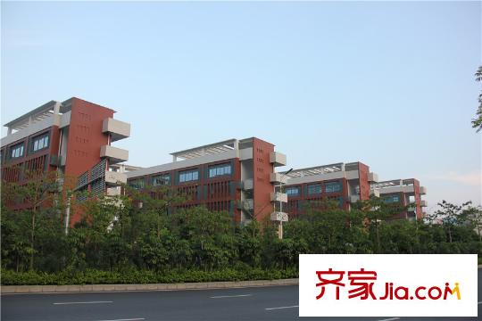 融湖中心城对面信德学校