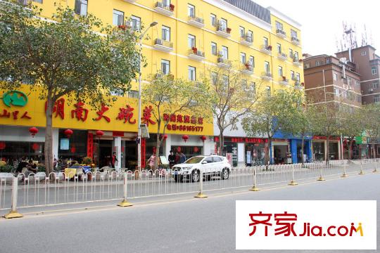 鼎胜・金域世家与项目相隔石鼓路的沿街配套