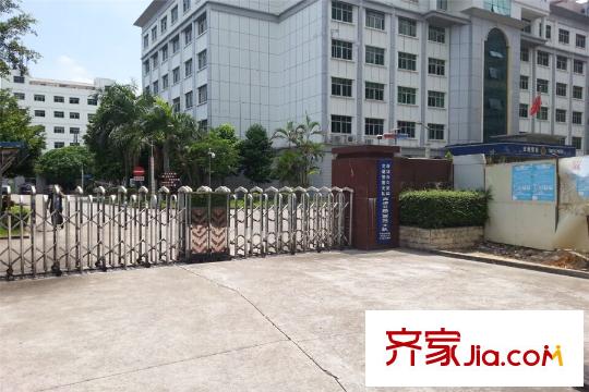 森・尚平方米左侧交警大队