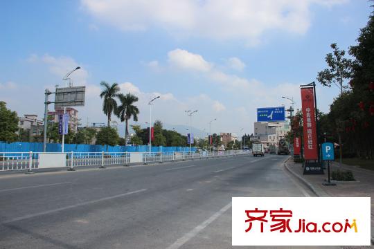 金地・仟百汇附近西湖中心路