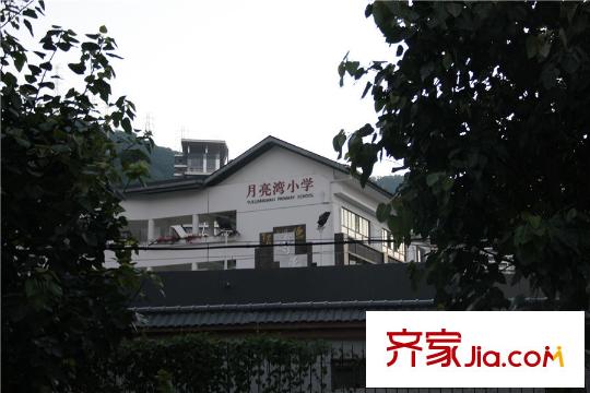 汉京九榕台距项目1公里的月亮湾小学