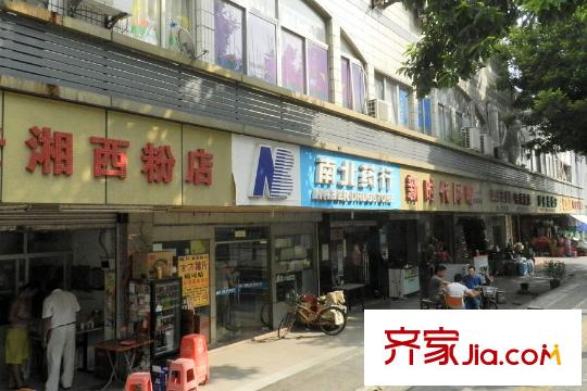 前海丹华相隔约200米的赤湾七路沿线商业