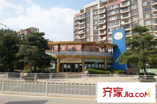 恒地悦山湖旁边500米内社区服务中心