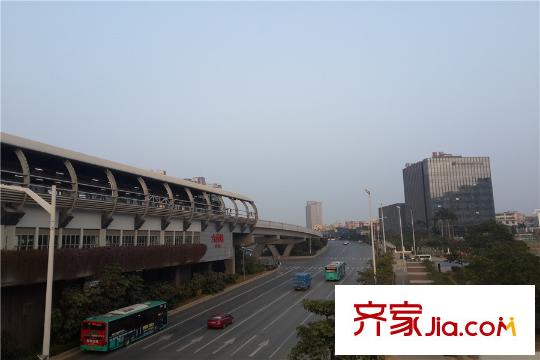 锦荟PARK旁边六约地铁站
