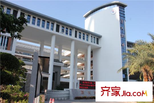 深物业前海港湾距项目1公里的深大附中