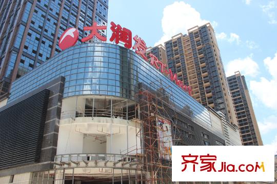 雅博世纪广场北面一路之隔的大润发