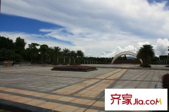 德丰凯旋城惠民广场