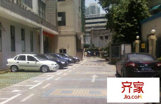 南海大厦外景图