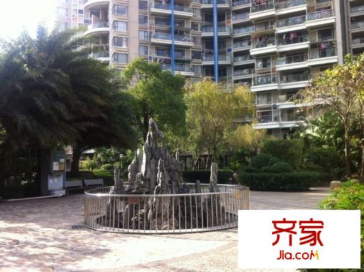 春树里外景图