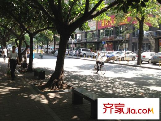 阳光里配套图东向对面餐馆林立