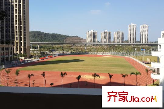 振业天峦对面宝龙学校运动场