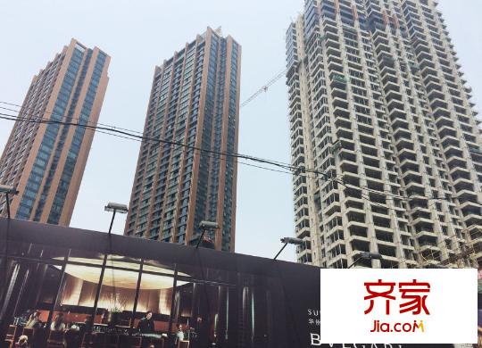 华侨城苏河湾塔尖住宅外立面实景图(2015.7)